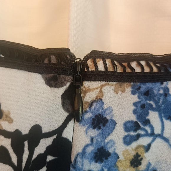 Lane Bryant Women's Plus Size 26 Blue WhiteFloral Fit and Flare‎ Dress - Picture 7 of 7